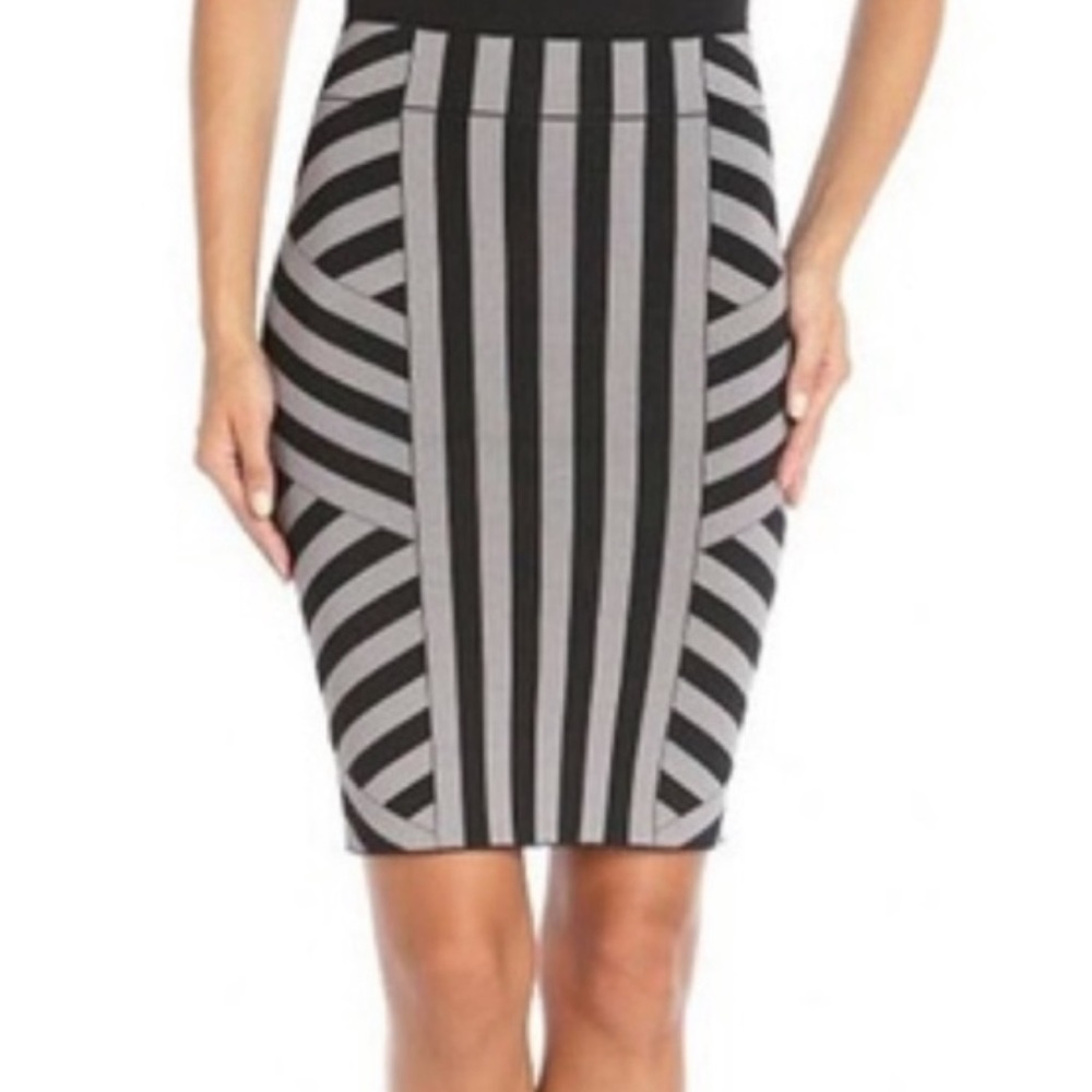 Grey& Black Striped BCBG ‘Scarlet’ Body-con mini skirt/Sz Small/NWOT - Picture 1 of 6